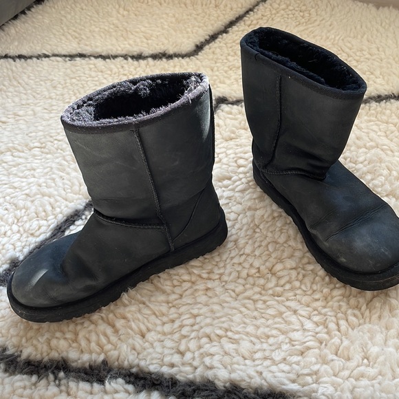 UGG leather black sheep skin short boots wool lining SZ8 - Picture 2 of 4